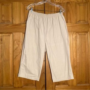 NWOT Blair Pull On Capri Pants Size 14